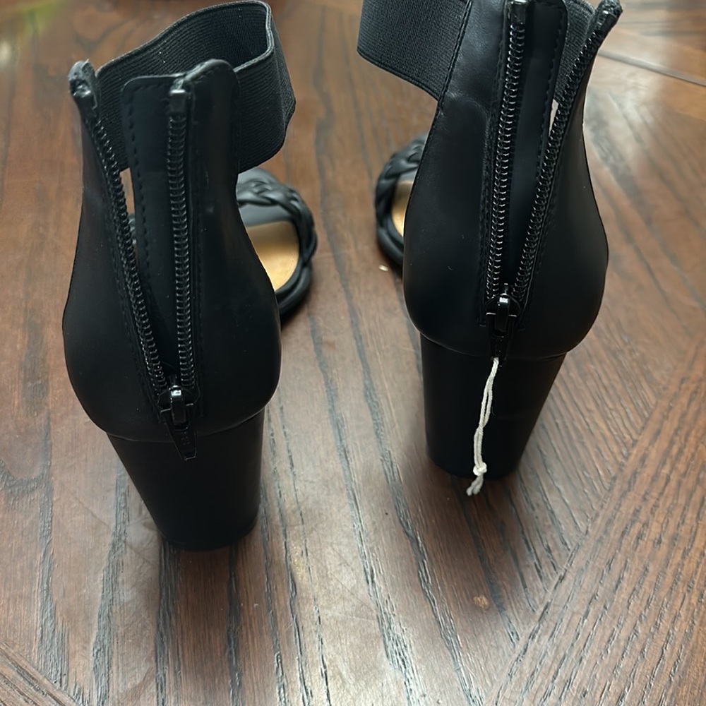 Heels - Picture 4 of 4